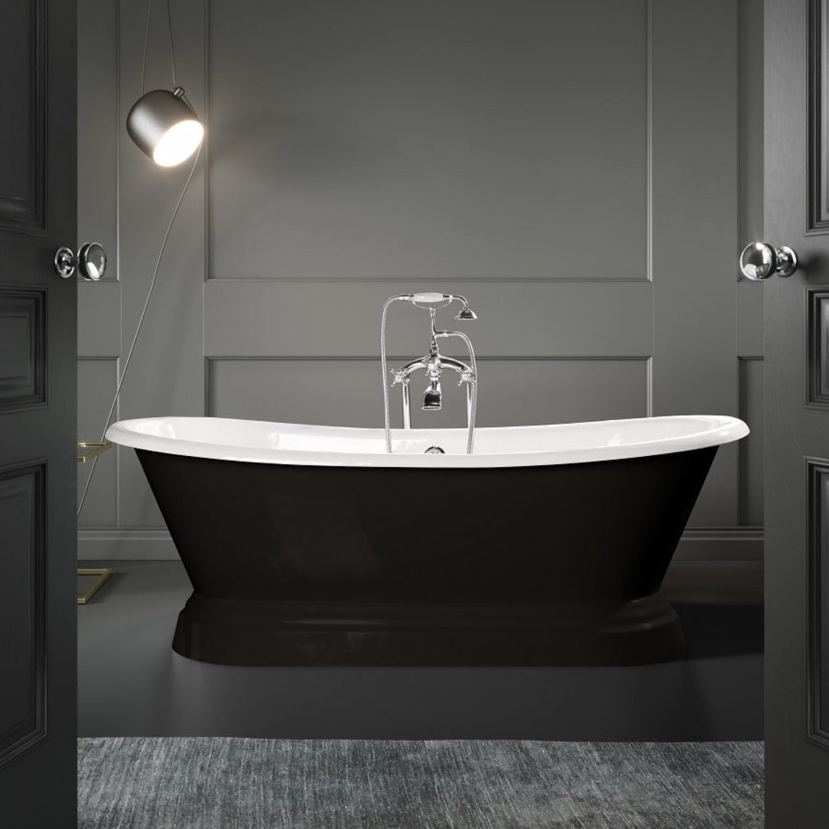 Exemple de baignoire sur socle rétro noire